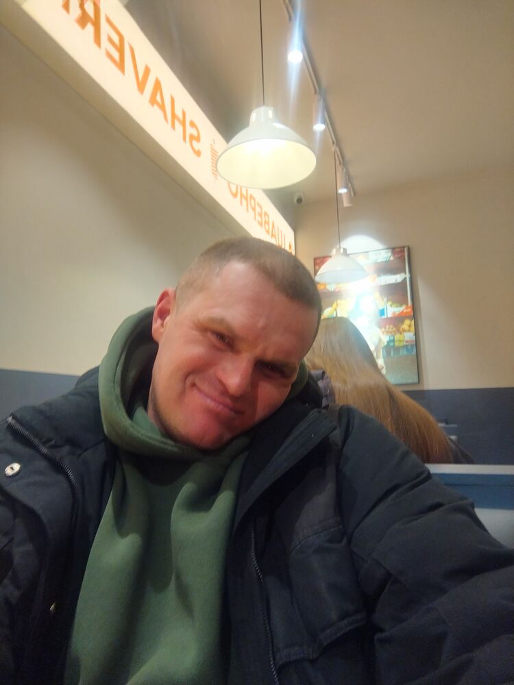  41238478  Denis, 40 ,    -