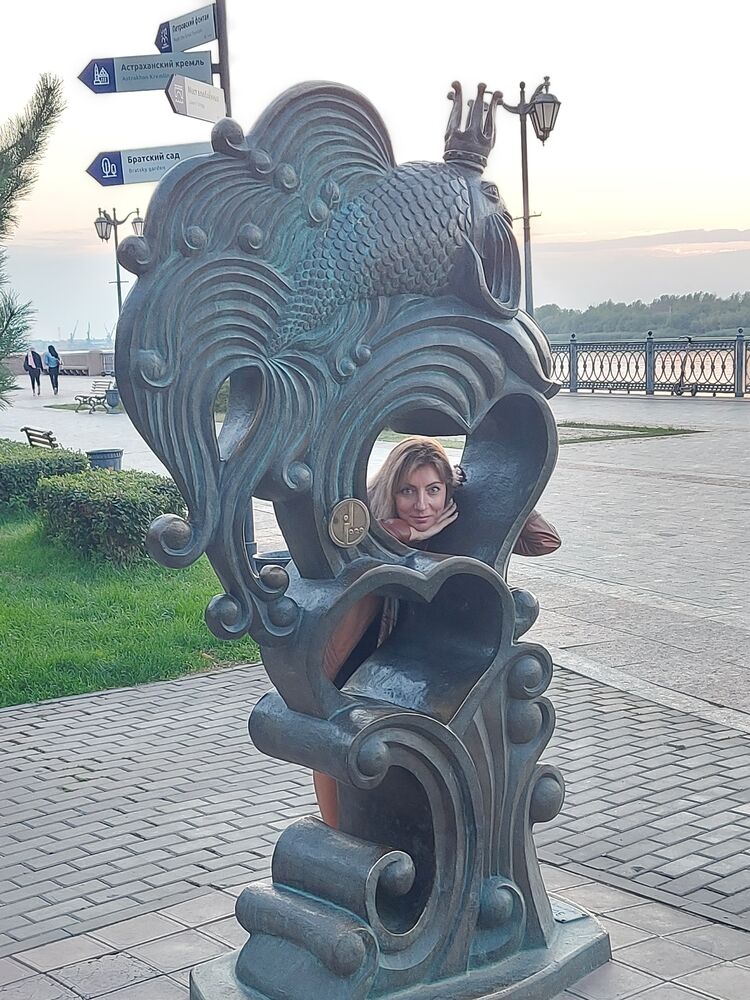  ,   Nika, 42 ,   ,   