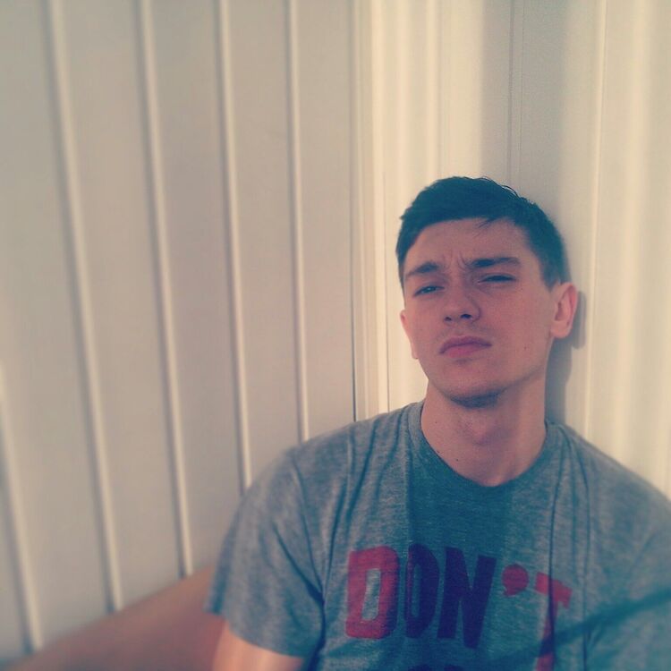  14840418  Viktor, 31 ,    