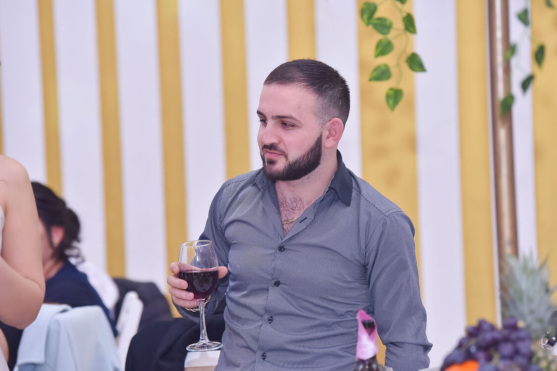  ,   Arman, 28 ,   ,   