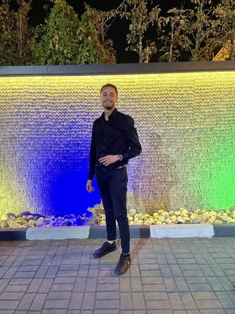  Esenyurt,   Emre, 27 ,   ,   , c 