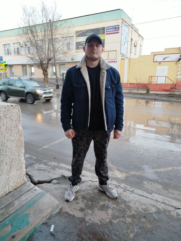  50689728  Viktor, 29 ,    