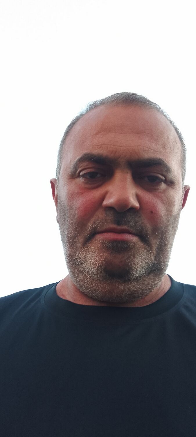  53372618  Garik, 47 ,    