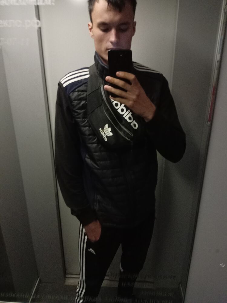  46124298  Alexander, 24 ,    