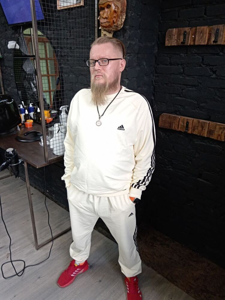  ,   Luycik, 34 ,  