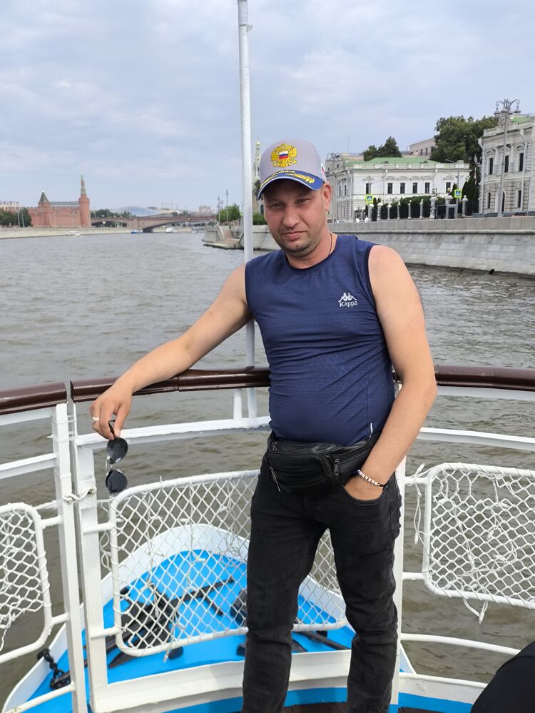  52669348  Eduard, 36 ,    