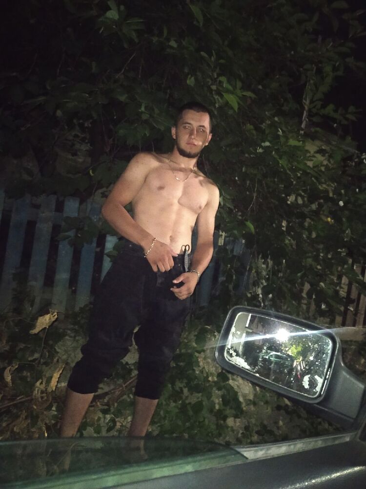  37561488  Denis, 22 ,    
