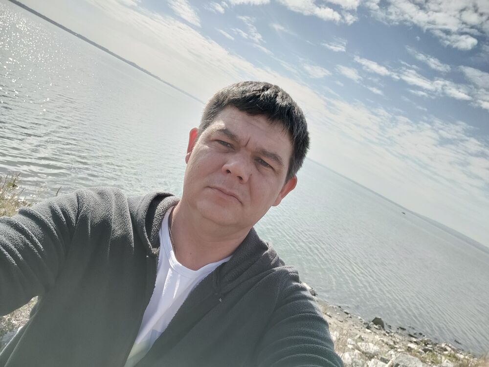  39607618  Alexander, 41 ,    