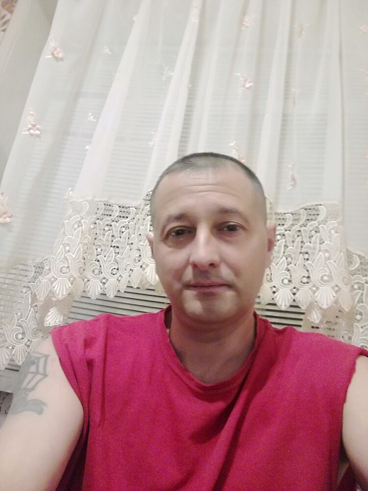  18278708  Sergei, 45 ,    
