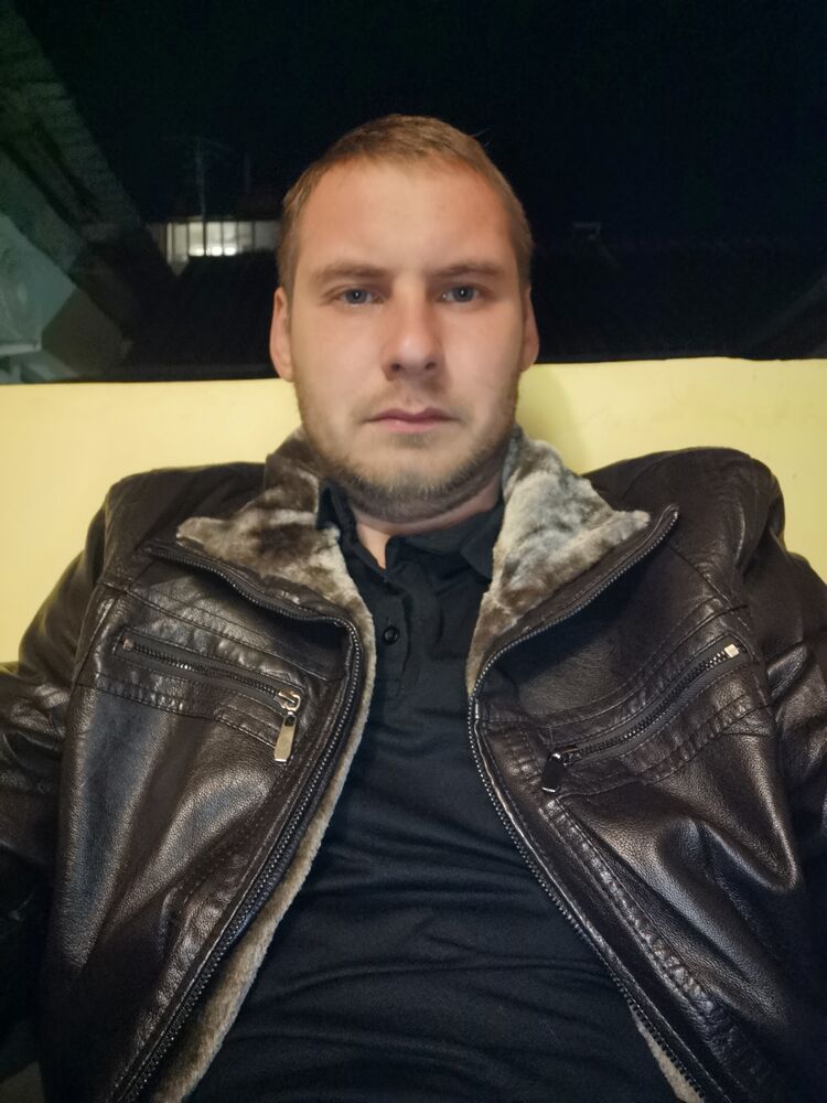  31281598  Alexey, 33 ,    