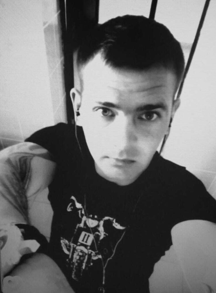  46763528  , 35 ,    