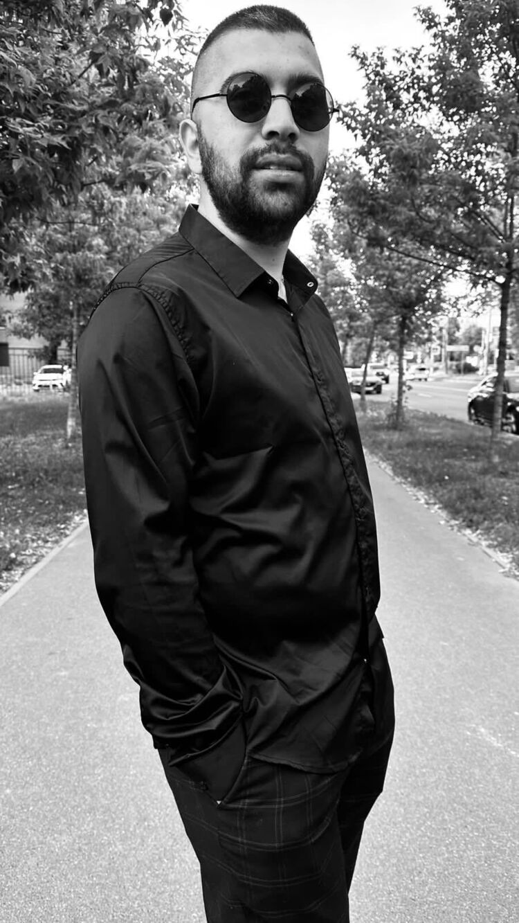  37468368  , 30 ,    -