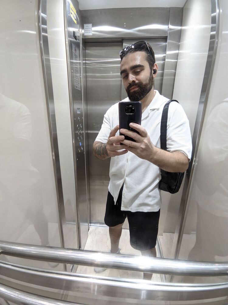  48999608  Georg, 31 ,    