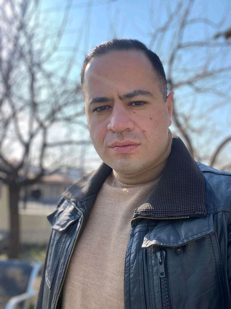  ,   Niel Steve, 49 ,   c 
