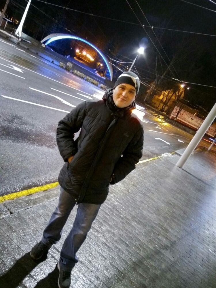  40811008  Yurii, 30 ,    Gliwice
