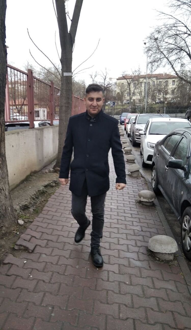  25178348  Emre, 32 ,    