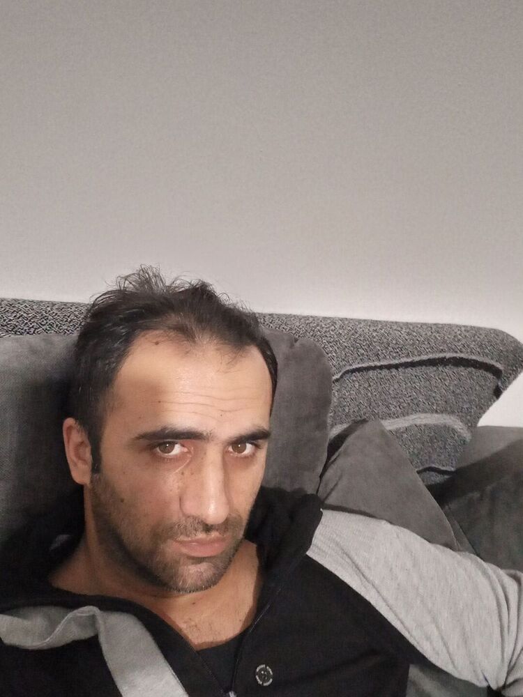  41345138  Kosta, 42 ,    