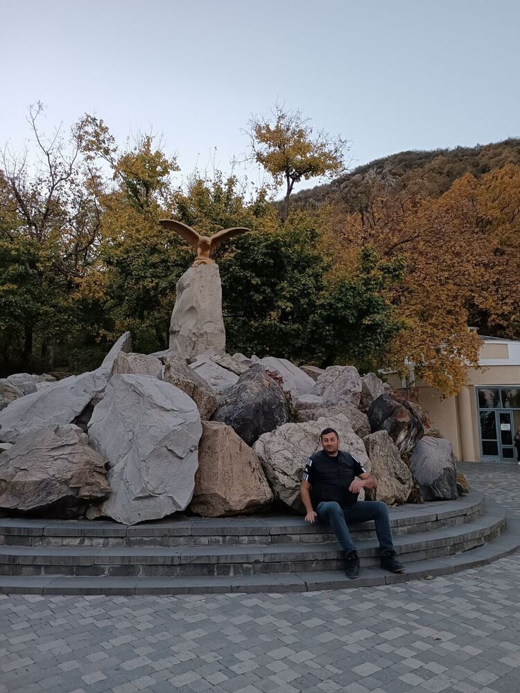  38758368  Artur, 46 ,    