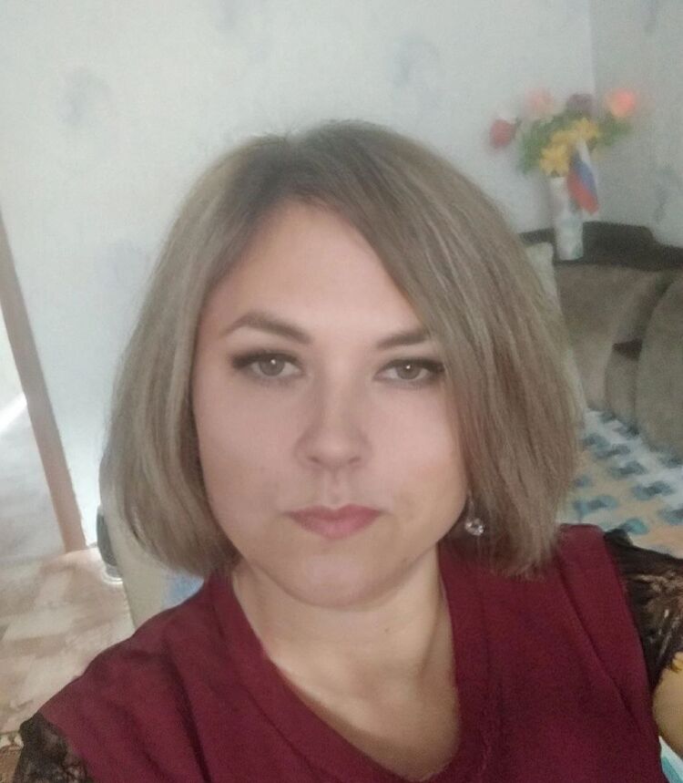  53810518  Larisa, 39 ,    