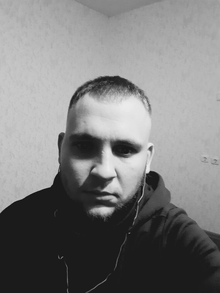  40570138  Alexander, 31 ,    