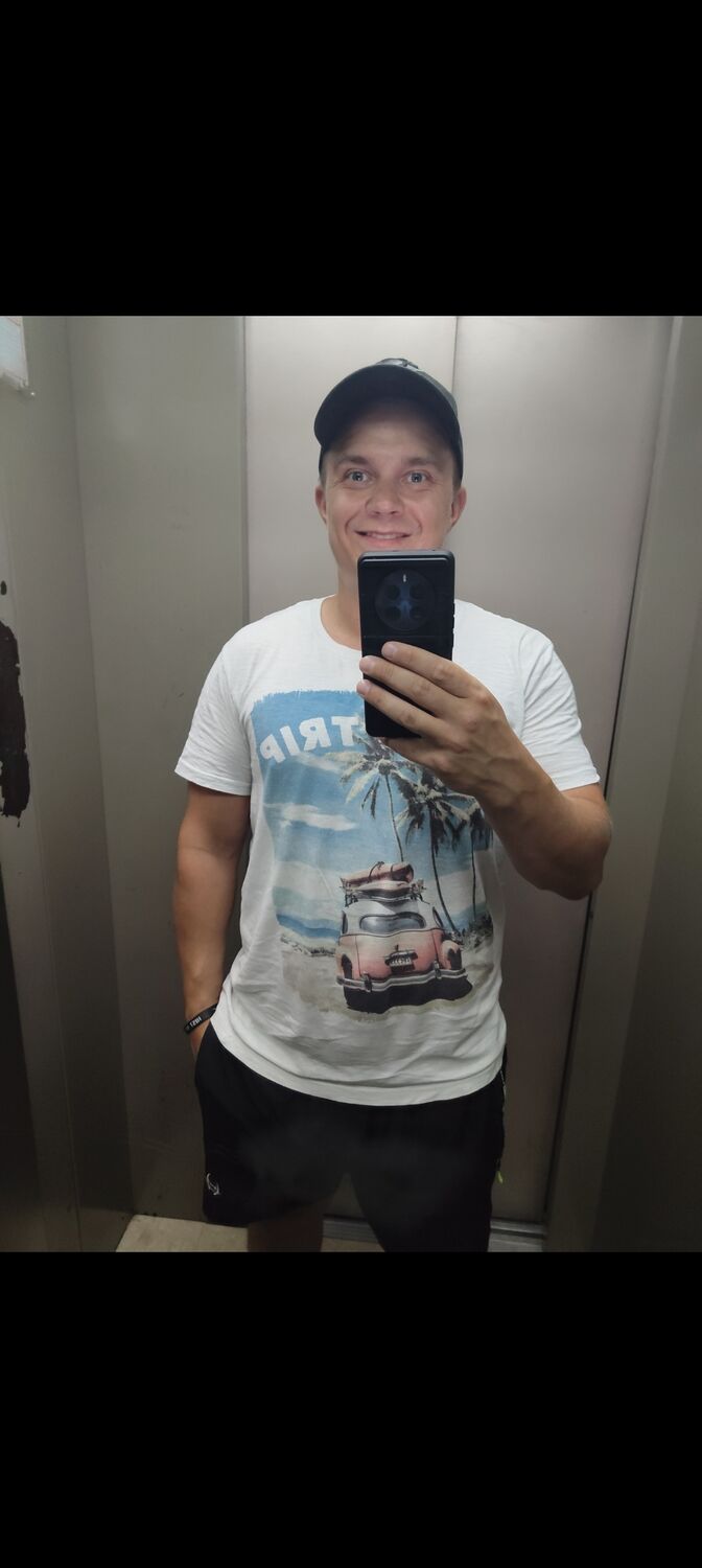  50586258  Ilya, 32 ,    