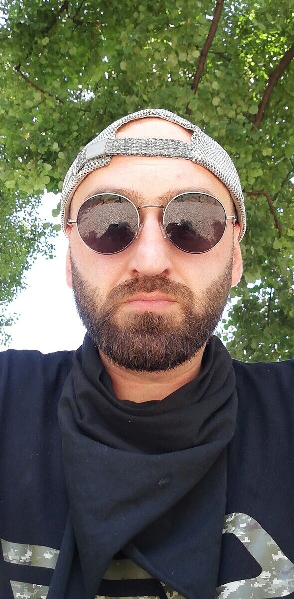  ,   Leon, 42 ,     , c 