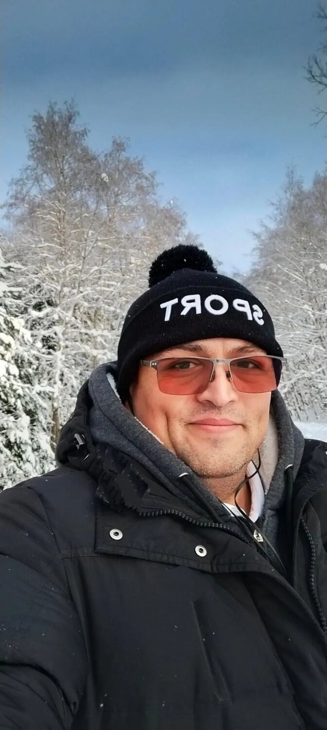  47989528  David, 42 ,    