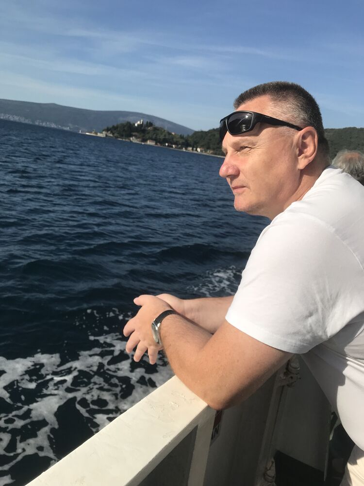  43444548  Nenad, 52 ,    