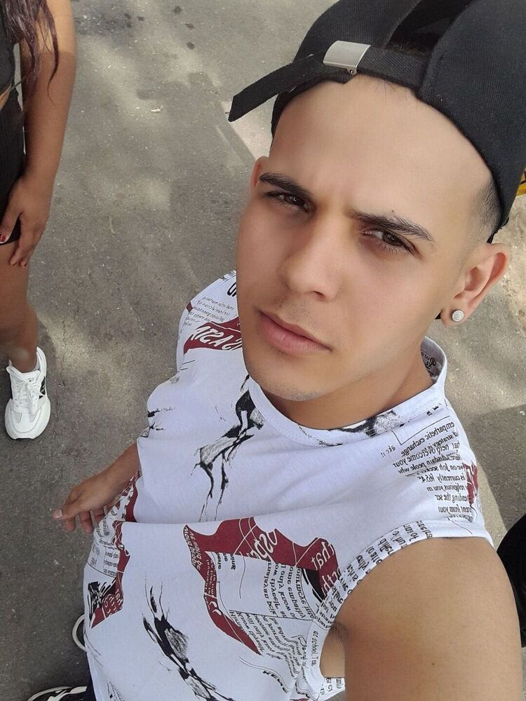  46174688  Marcos, 24 ,    