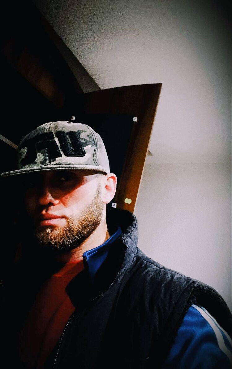  24919888  Maksim, 40 ,    
