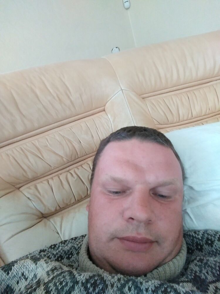  10398188  Oleg, 47 ,    