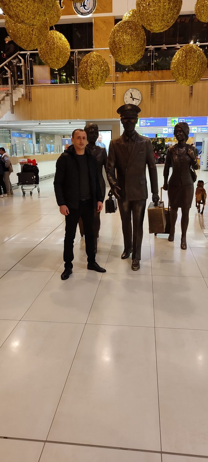  52397338  Maks, 35 ,    