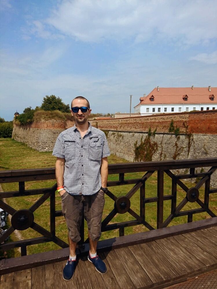  ,   Yurii, 30 ,   ,   , c 