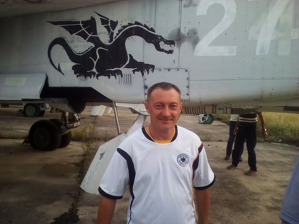  18372418  Sergey, 48 ,    