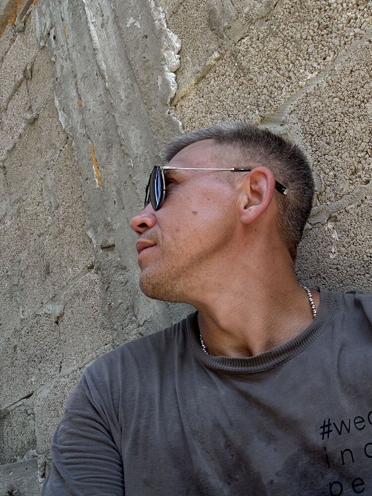  52568918  Igor, 43 ,    