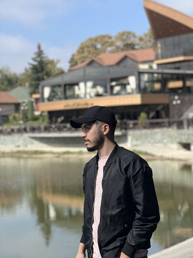  45852408  Ziad, 23 ,    Deleted