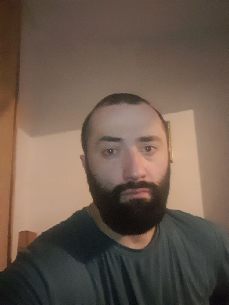 49733648  Rostom, 36 ,    