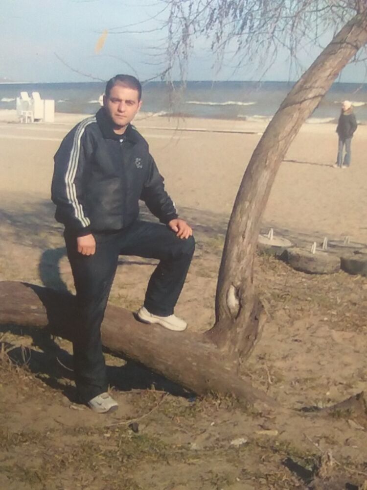  15929428  Edik, 41 ,    