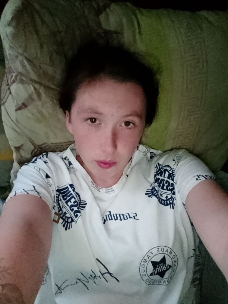  ,   Viktoria, 21 ,   ,   