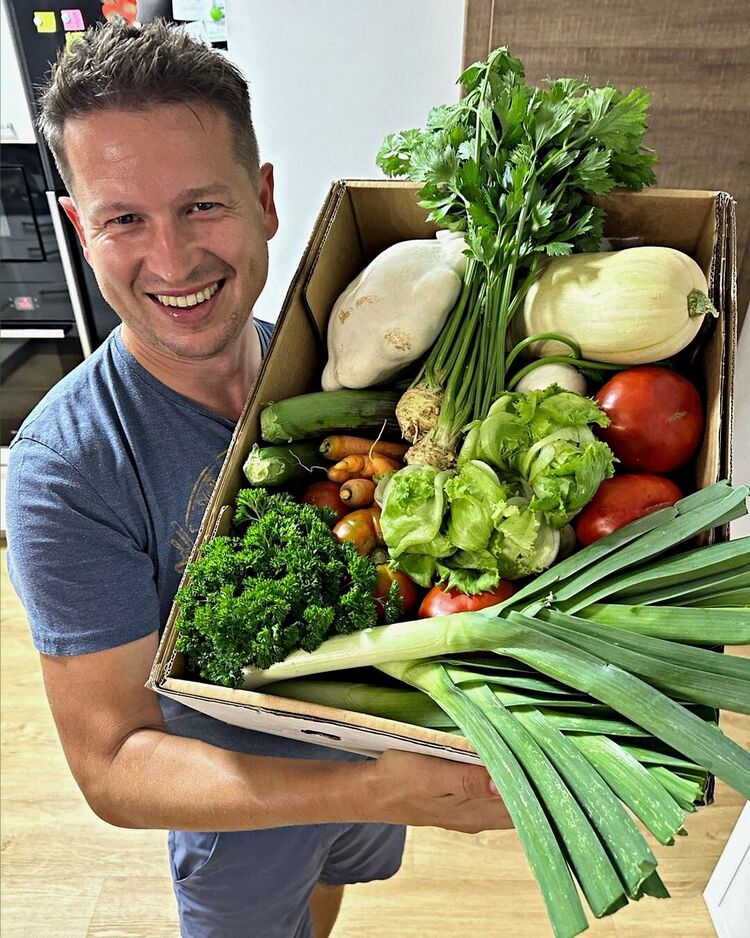  53399898  , 35 ,    -