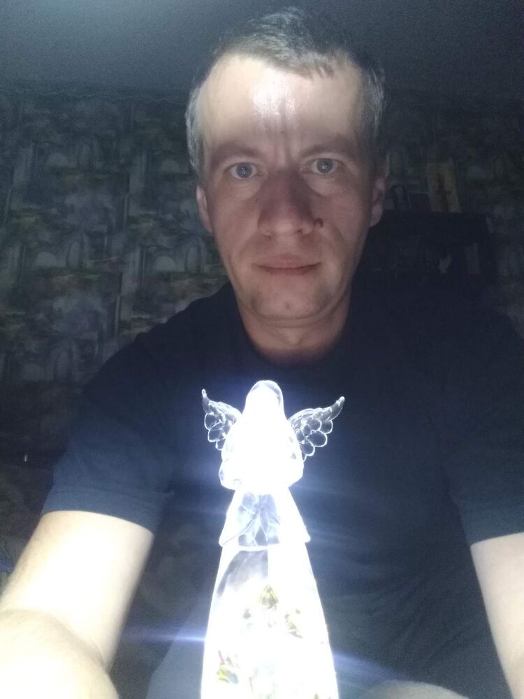  32306488  Pavel, 43 ,    