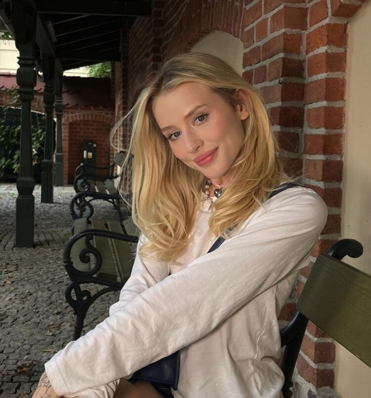  44916588  , 22 ,    -