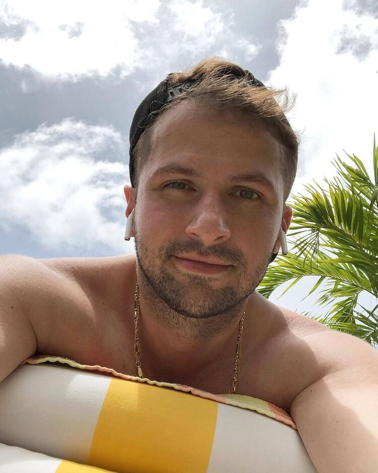  44013798  Oleg, 35 ,    