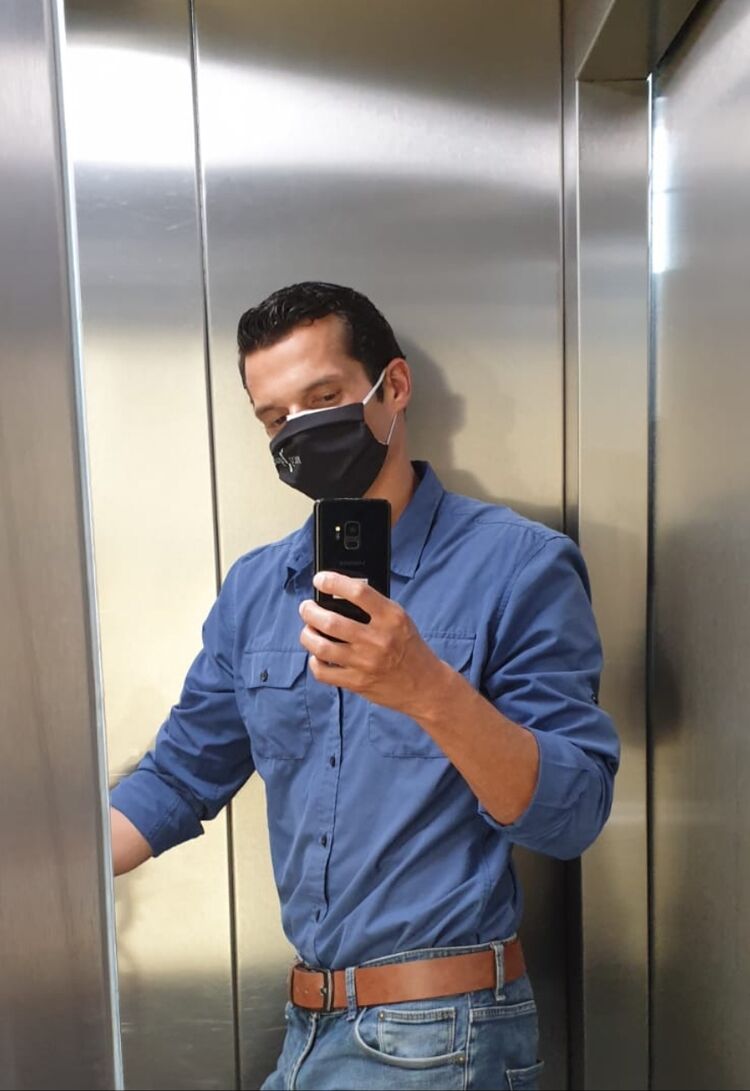  -,   Tobias, 32 ,   ,   , c , 