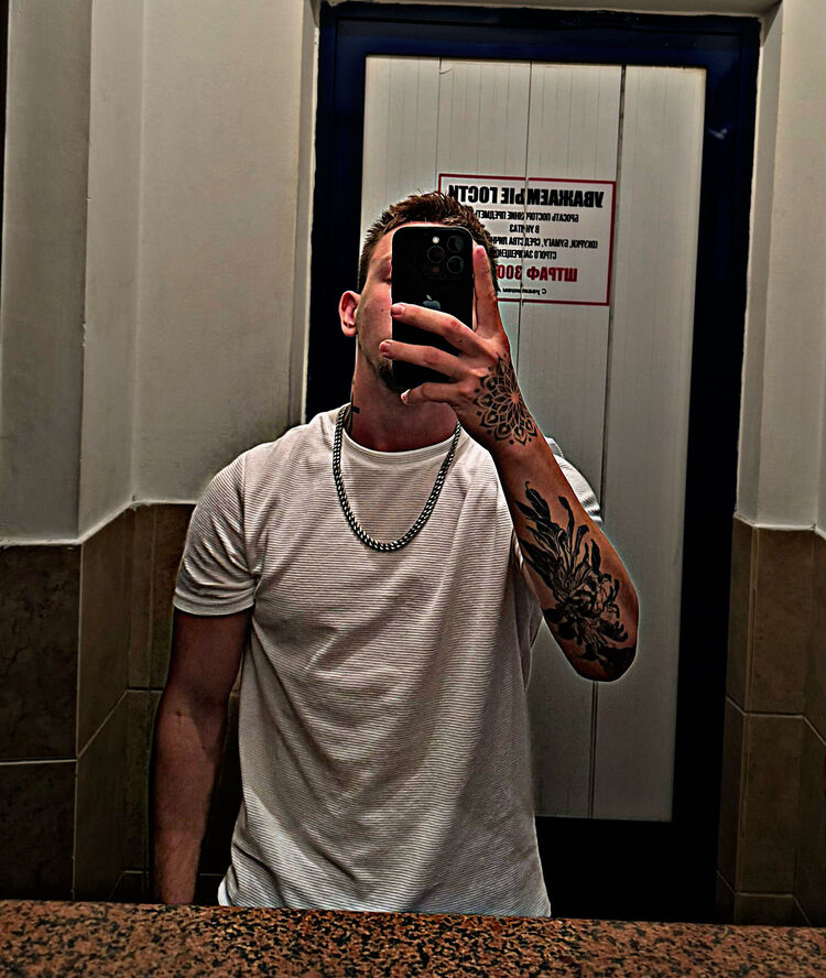  44906758  , 21 ,    