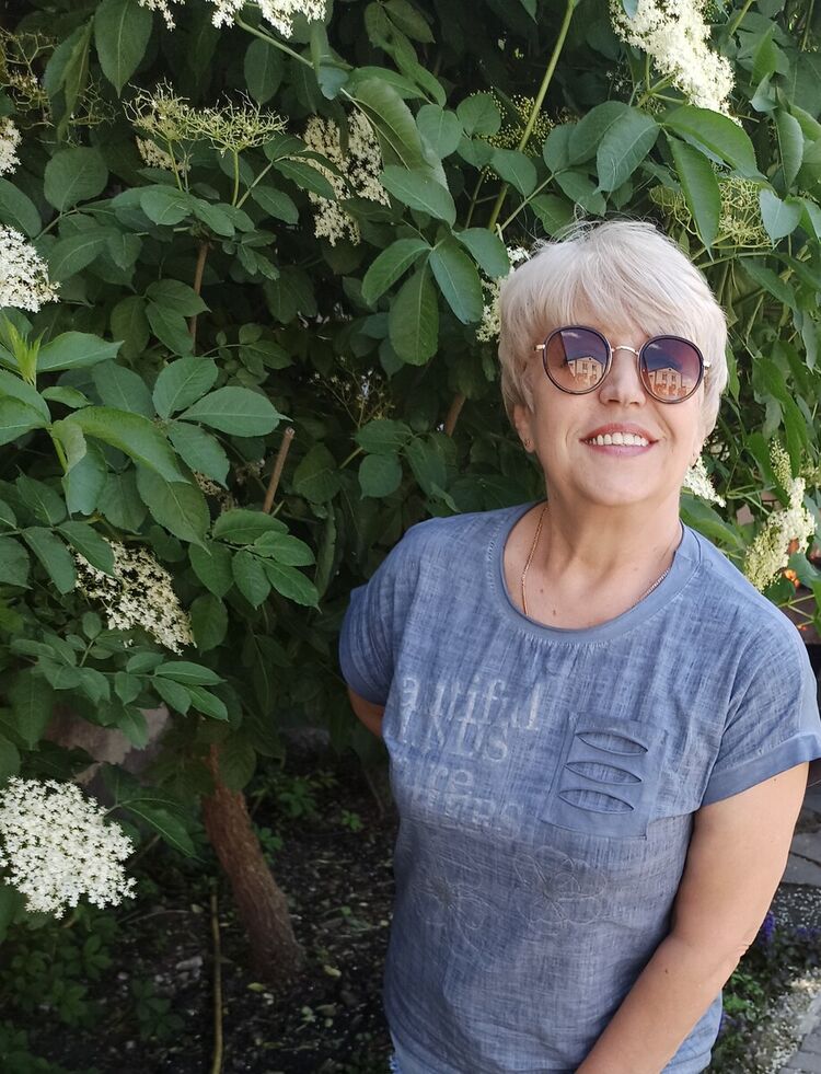  ,   Irina, 60 ,     , c 