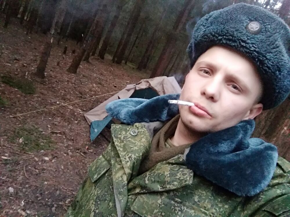  19203688  Alex, 26 ,    