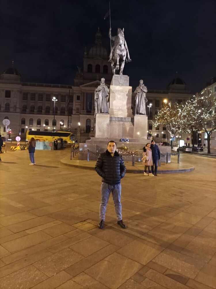  44485538   , 35 ,    Praha