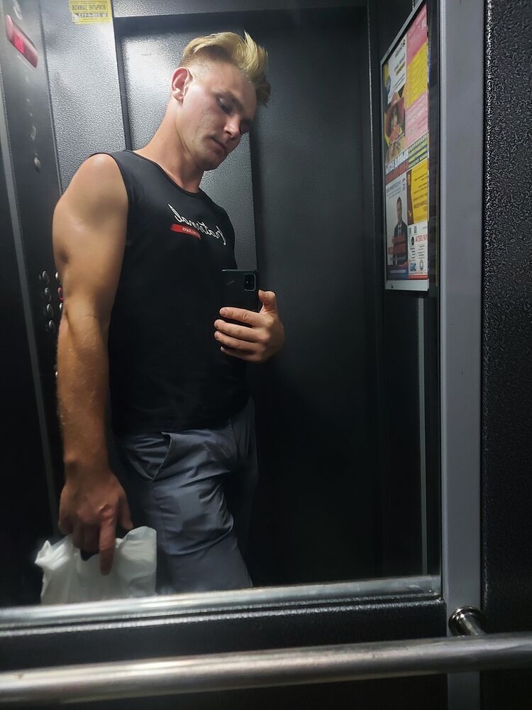  33398698  Nikola, 26 ,    