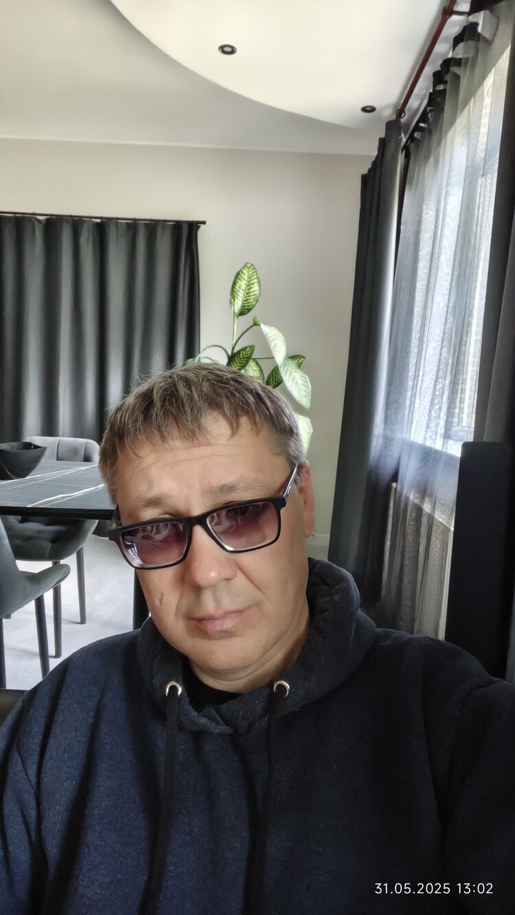  51822528  Valentin, 45 ,    